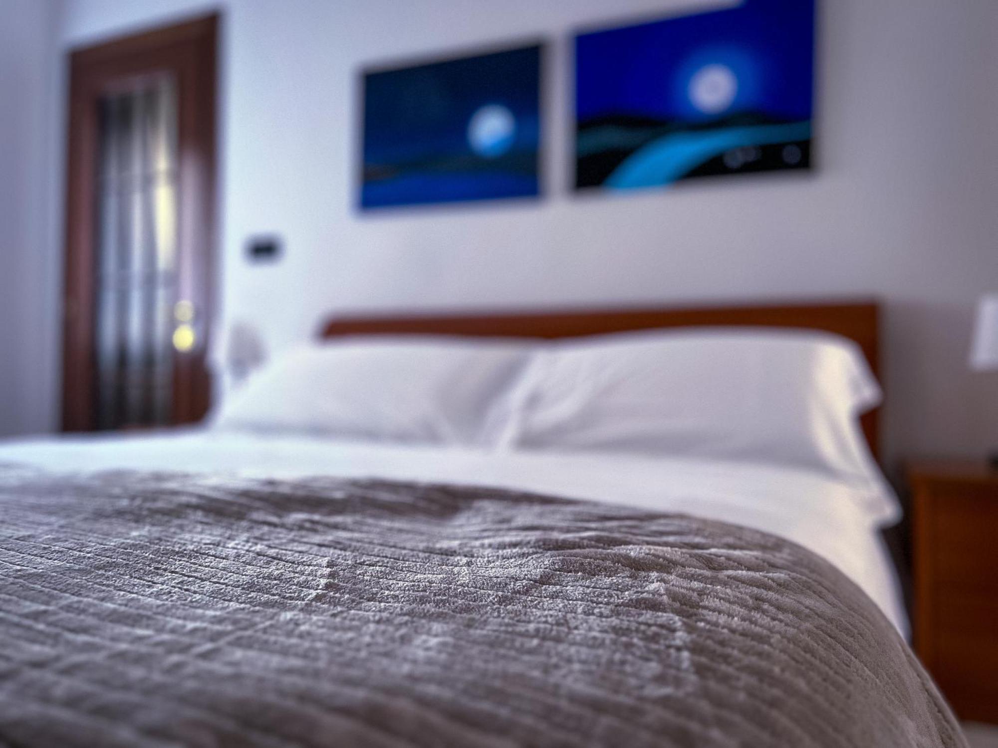 Ca' Vittoria Urban Lodge ألبا المظهر الخارجي الصورة